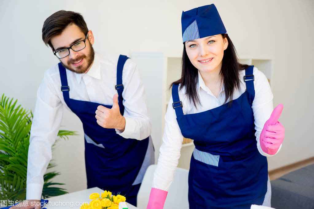 专业清洁服务团队 为您打造焕然一新的家居空间